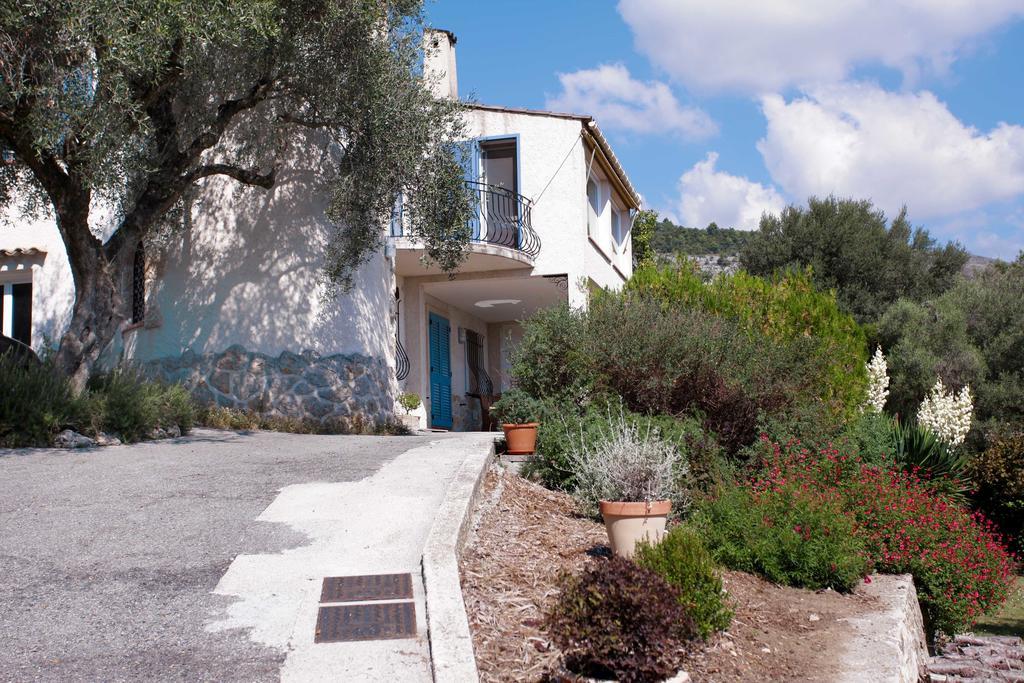 La Tourrette Bed & Breakfast Tourrettes-sur-Loup Phòng bức ảnh